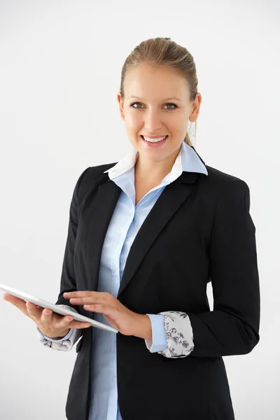 Mulher de negócios usando tablet digital — Fotografia de Stock