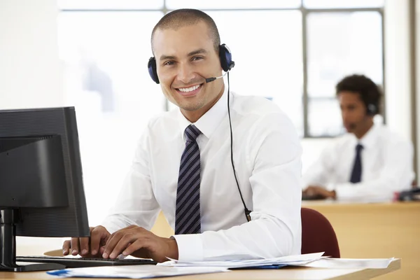 Friendly Service Agent Talking To Customer — Stock Photo, Image