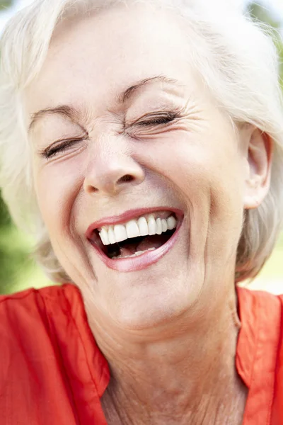 Riendo mujer mayor — Foto de Stock