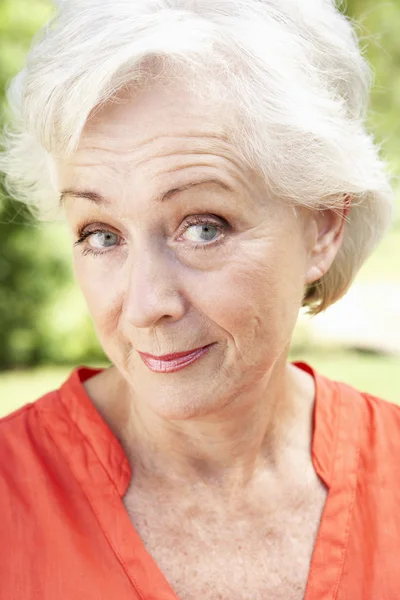 Mulher idosa sorridente — Fotografia de Stock