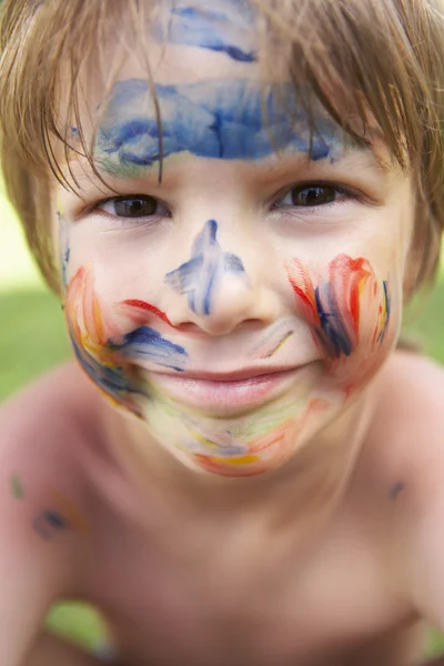 Jongen met geschilderd gezicht — Stockfoto