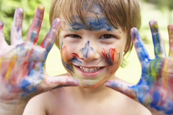 Menino com rosto pintado — Fotografia de Stock