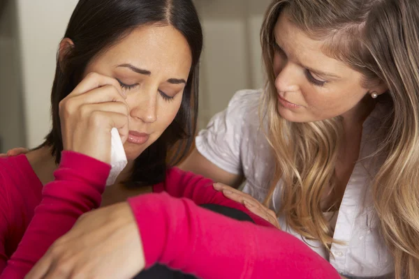 Woman Comforting Unhappy Friend — Stock Photo, Image