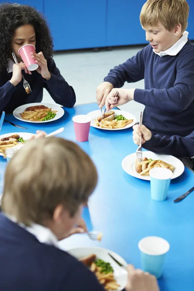 Schoolchildren Eating Cooked Lunch — Stock Photo, Image