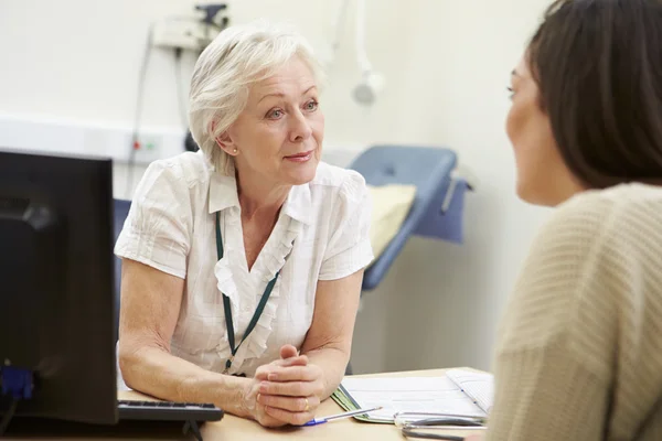 Konsult möte med Patient — Stockfoto