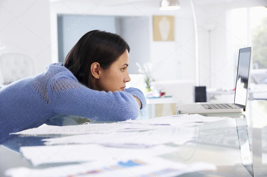 N stressed. сосредоточенность внимания. занятой человек. уставшая девушка в офисе. психологическая защита при стрессе презентация.