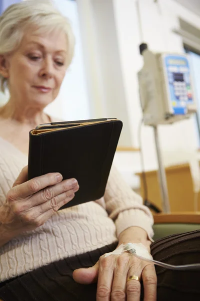 Senior Mulher em Quimioterapia — Fotografia de Stock