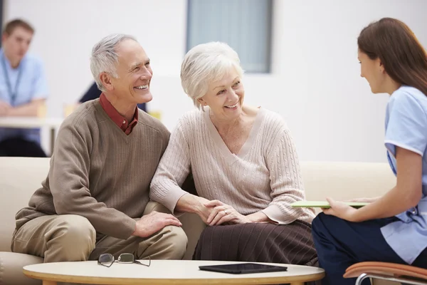 Senior Couple With Nurse in Hospital — Stock Photo, Image