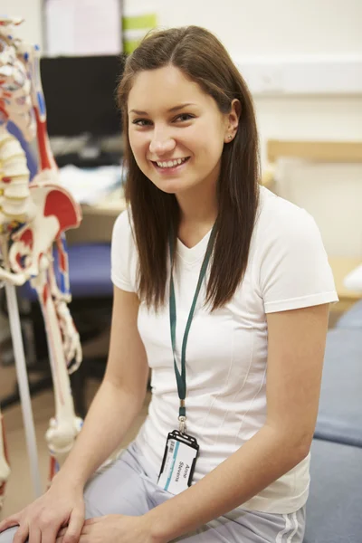 Female Physiotherapist In Hospital — Stock Photo, Image