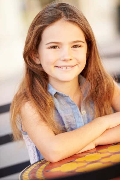 Sorrindo menina caucasiana — Fotografia de Stock