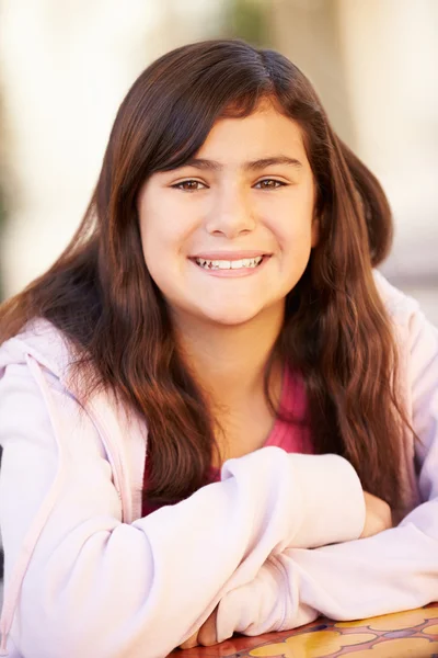 Sorrindo menina hispânica — Fotografia de Stock