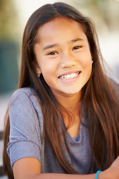 Leende asiatisk tjej — Stockfoto