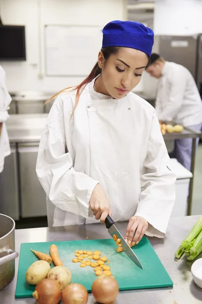 Studenter utbildning till arbete i Catering branschen — Stockfoto