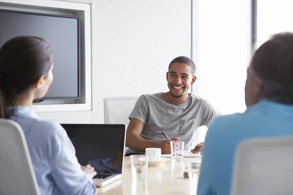 Businesspeople Having Meeting In Boardroom — Stock Photo, Image