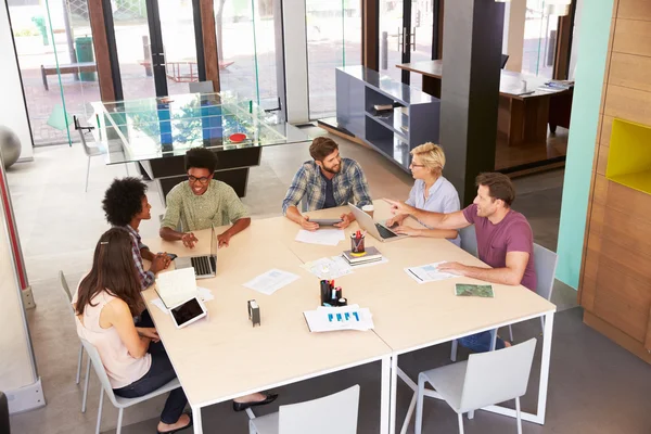 Businesspeople Having Meeting In Office — Stock Photo, Image