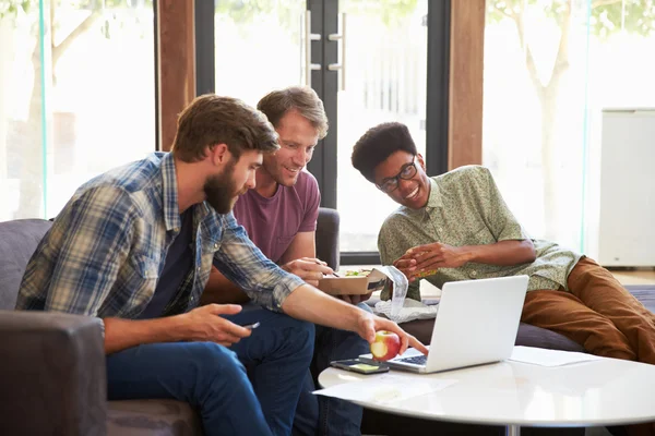 Ondernemers hebben Working Lunch — Stockfoto