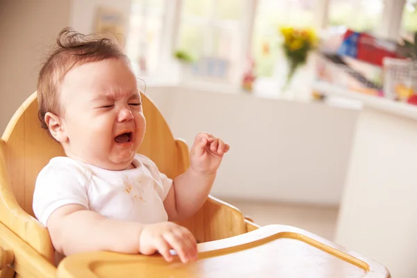 Yemek vakti, mutsuz bebek — Stok fotoğraf