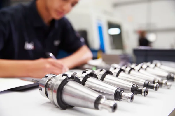 Proyecto de planificación de ingenieros con maquinaria CNC — Foto de Stock