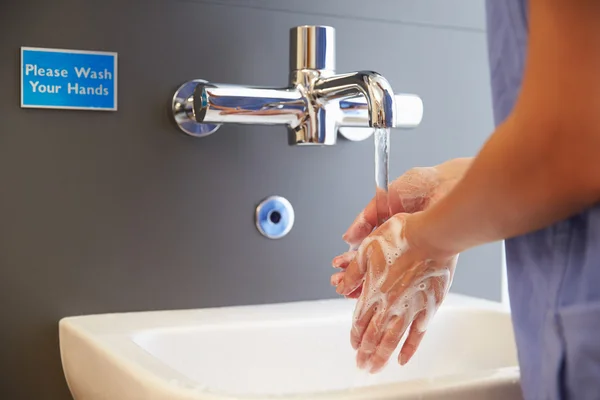 Medical Staff Washing Hands — Stock Photo, Image