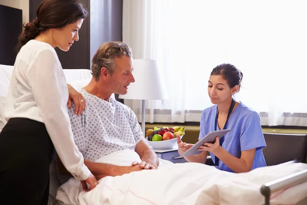 Nurse Talking To Male Patient And Wife — Stock Photo, Image