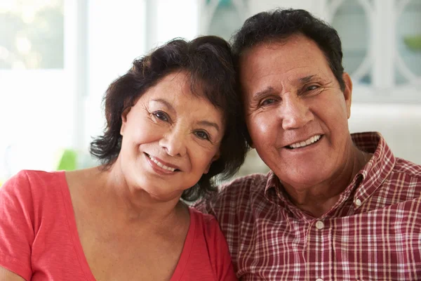 Pareja mayor en casa — Foto de Stock