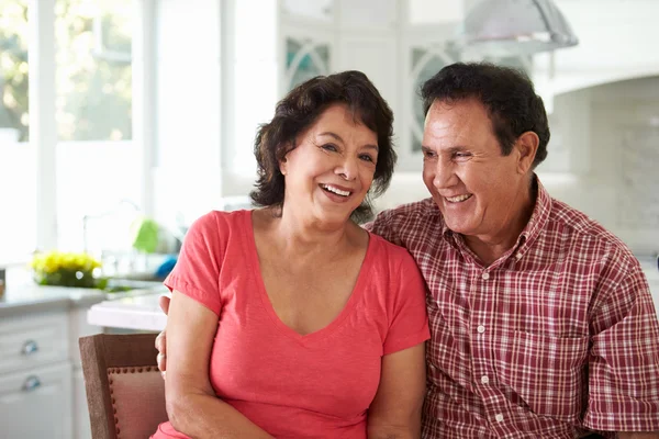 Pareja mayor en casa — Foto de Stock