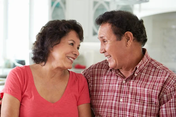 Couple aîné à la maison — Photo