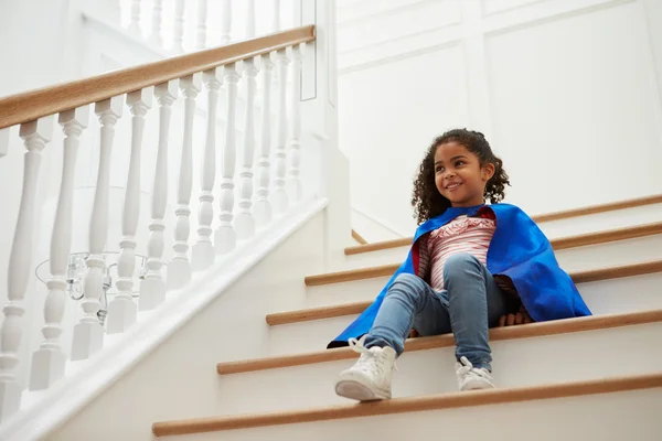 Menina vestida como super-herói — Fotografia de Stock