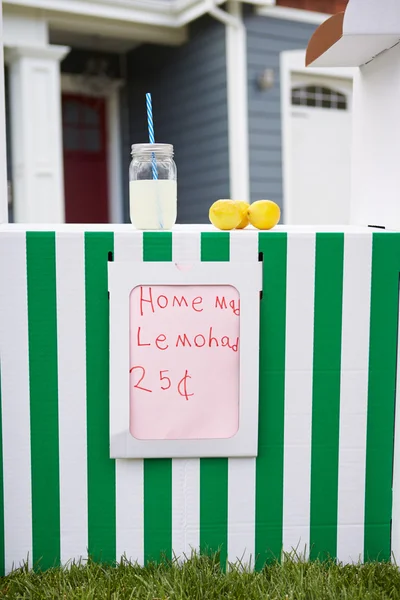 Hausgemachter Limonadenstand — Stockfoto