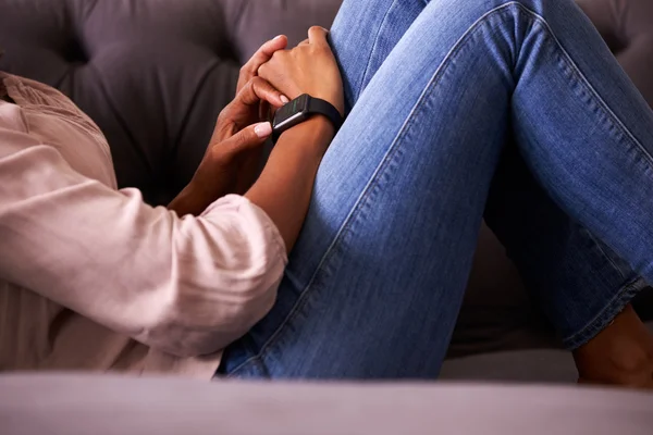 Woman using her smart watch — Stock Photo, Image