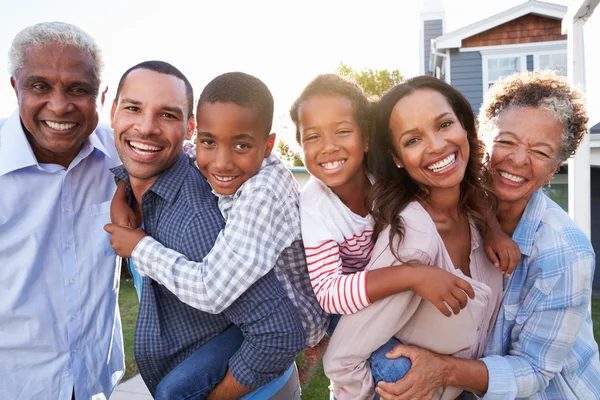 Svart multi generation familj — Stockfoto