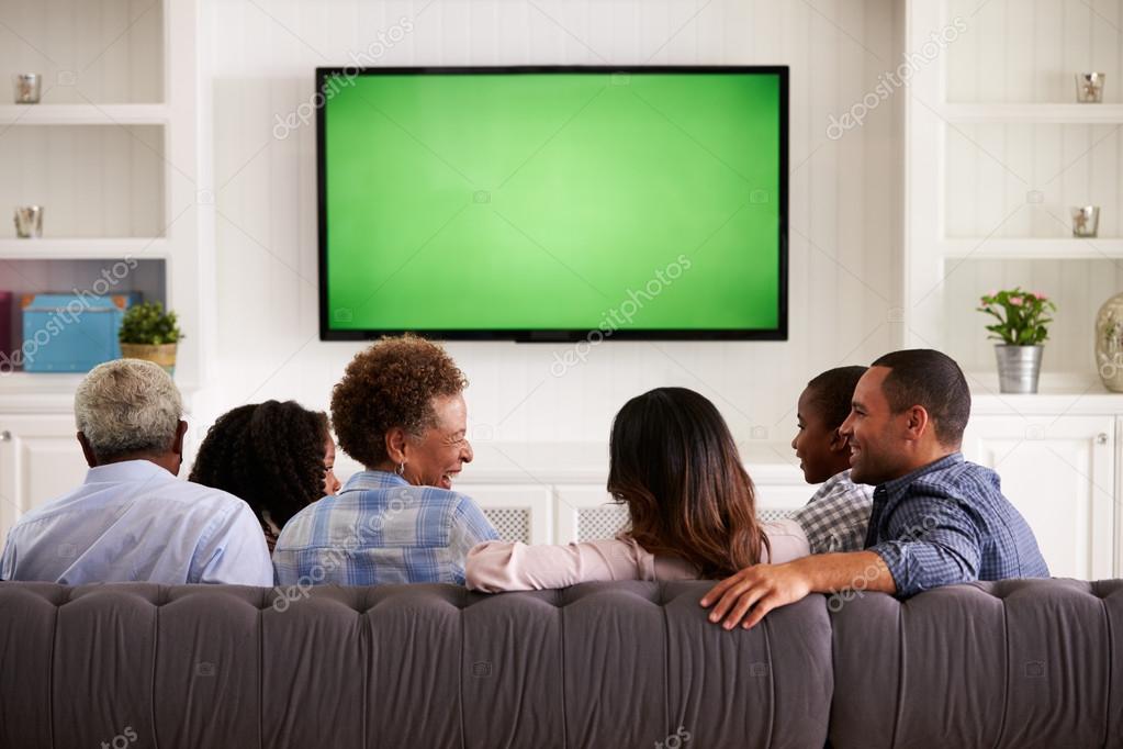 Near tv. Человек телевизор. Человек перед телевизором. Семья у телевизора. Толпа у телевизора.
