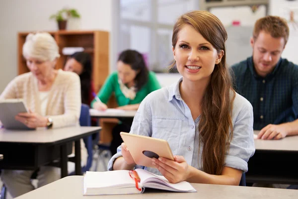 Young woman at adult education class — Stock Photo, Image