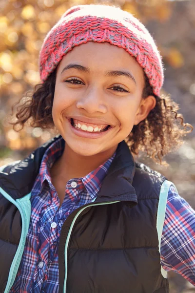 Girl Playing In Autumn Woods — Stock Photo, Image