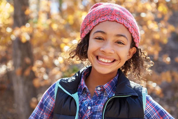 Girl Playing In Autumn Woods — Stock Photo, Image