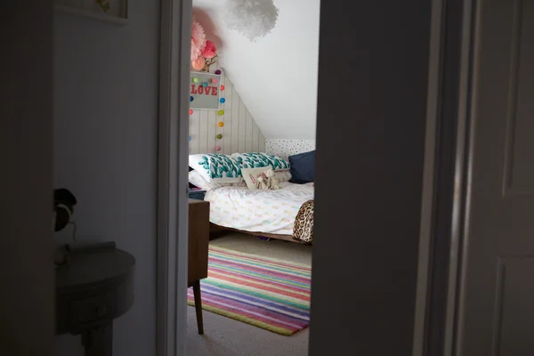 Camera da letto del bambino nella casa contemporanea — Foto Stock