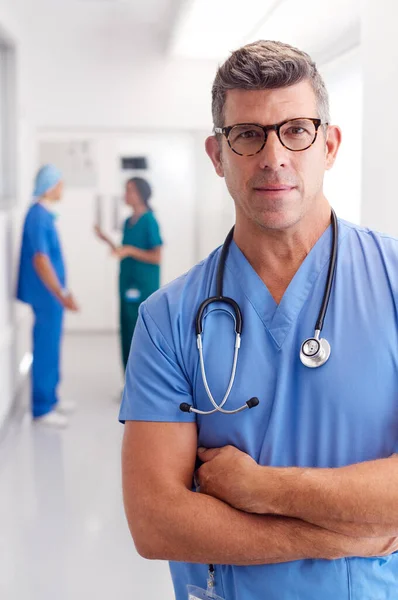 Portrait Mature Male Doctor Wearing Scrubs Standing Busy Hospital Corridor — Stock Photo, Image