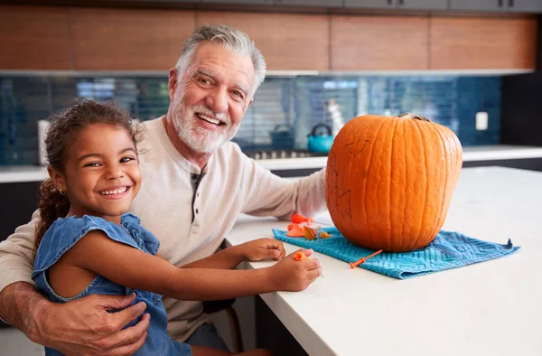 Portrait Grandfather Granddaughter Carving Halloween Lantern Pumpkin Home — 스톡 사진