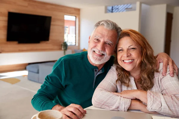 Portrait Senior Hispanic Couples Home Sitting Table Using Laptop Together — 스톡 사진