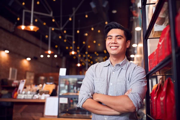 Πορτρέτο Του Αρσενικού Ιδιοκτήτη Καφετέριας Στέκεται Από Μετρητή — Φωτογραφία Αρχείου