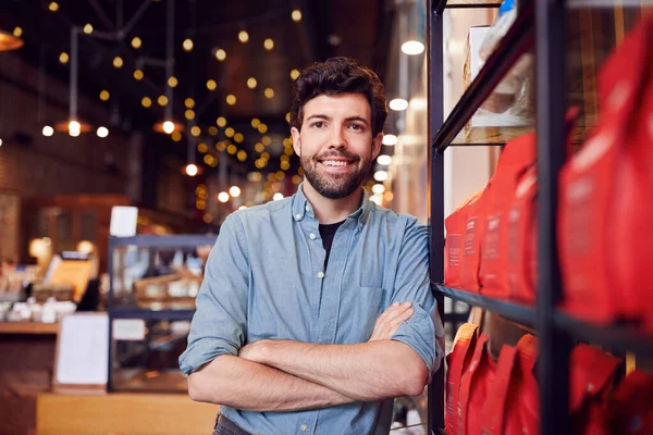 Retrato Del Dueño Cafetería Masculina Pie Junto Mostrador —  Fotos de Stock