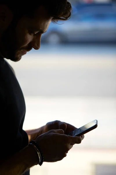 Silhouette Man Texting Mobile Phone Standing Window – stockfoto