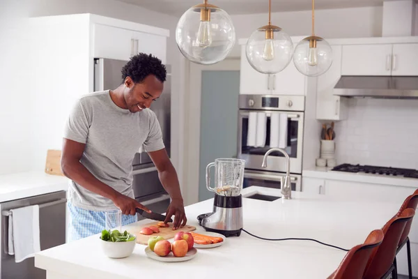 Man Wearing Pyjamas Standing Kitchen Chopping Fruit Vegetables Fresh Smoothie — Stock Photo, Image