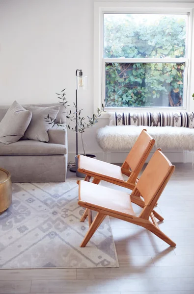 Vista Interior Salão Bonito Com Sofás Cadeiras Casa Nova Família — Fotografia de Stock