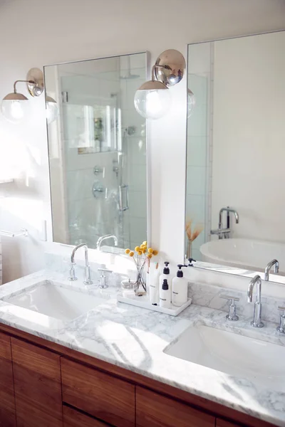 Intérieur Vue Belle Salle Bain Dans Une Nouvelle Maison Familiale — Photo