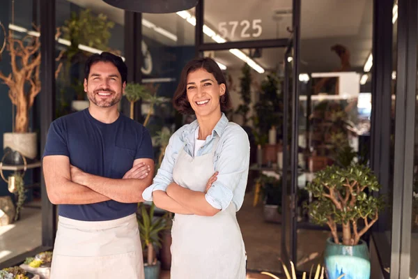 Portrait Smiling Male Female Owners Florists Standing Doorway Surrounded Plants — Stock Photo, Image