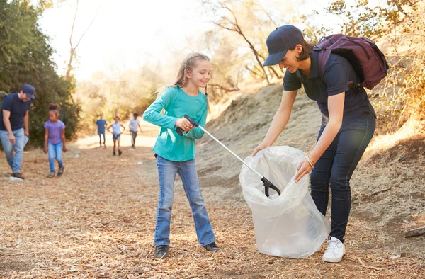 Chef Équipe Adulte Avec Groupe Enfants Camp Activités Plein Air — Photo