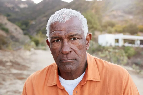 Retrato Livre Homem Sênior Afro Americano Sério Com Preocupações Saúde — Fotografia de Stock