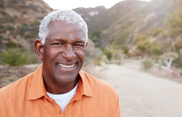 Portrait Smiling African American Senior Man Outdoors Countryside — Stock Photo, Image