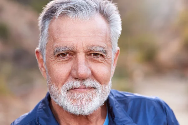 Outdoor Portrait Serious Hispanic Senior Man Mental Health Concerns — Stock Photo, Image